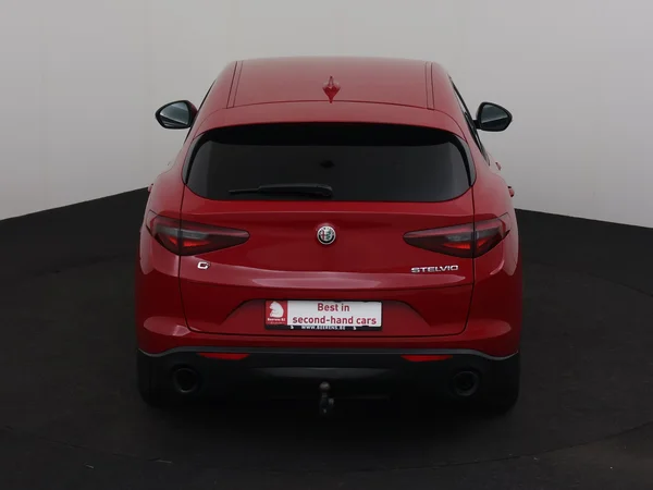 Alfa Romeo Stelvio (2022) — foto 28 van 31