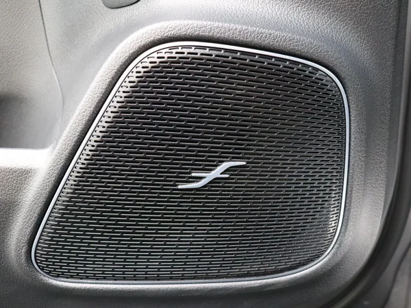 Mercedes-Benz EQB (2025) — foto 3 van 32