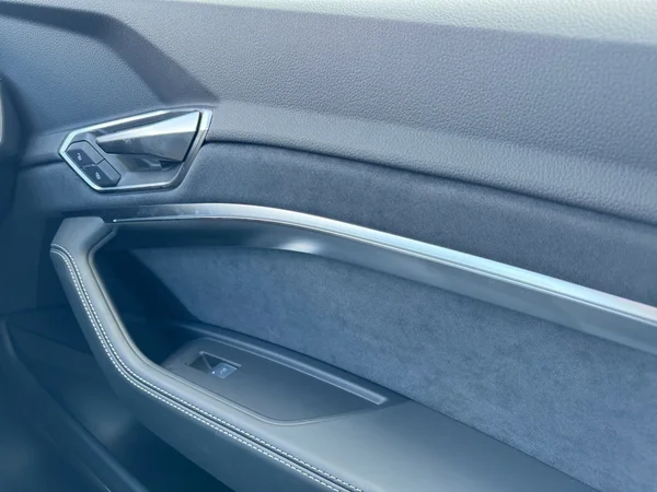 AUDI SQ8 e-tron Sportback (2024) — foto 9 van 21