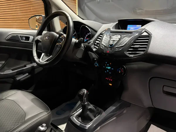 Ford Ecosport (2016) — foto 5 van 21