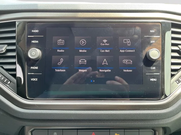 VOLKSWAGEN T-Roc (2019) — foto 3 van 22