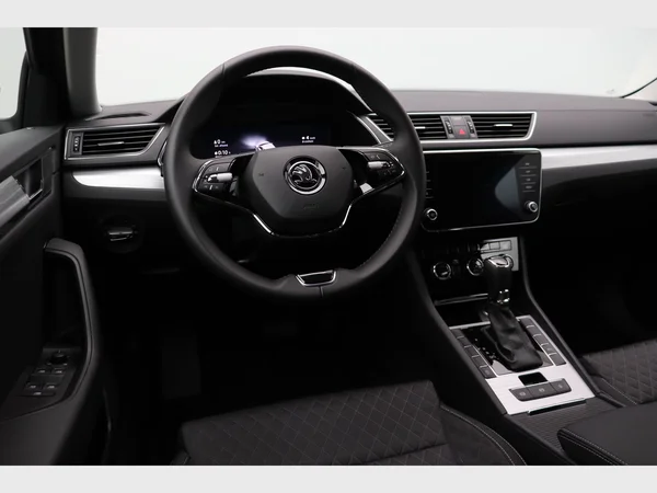 SKODA Superb Combi (2022) — foto 26 van 27