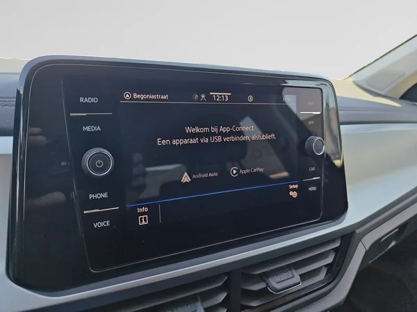 VOLKSWAGEN T-Roc (2024) — foto 9 van 18