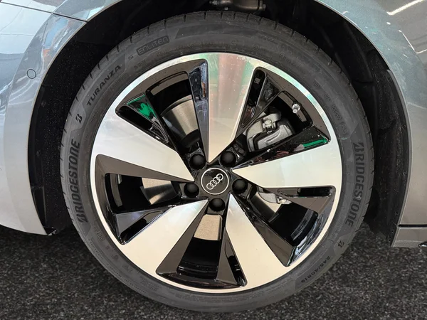 AUDI A5 Avant e-hybrid (PHEV) (2025) — foto 2 van 20