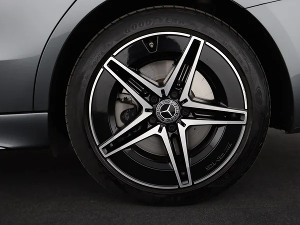MERCEDES C 300 (2023) — foto 7 van 33