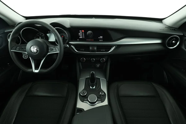 Alfa Romeo Stelvio (2018) — foto 3 van 16