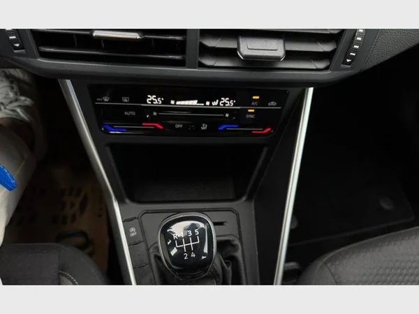 VOLKSWAGEN Polo (2023) — foto 13 van 24