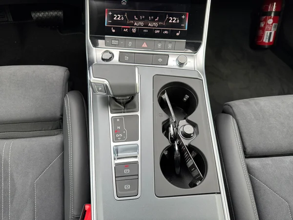 AUDI A6 Avant PHEV (2026) — foto 3 van 24