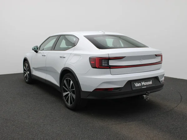 Polestar 2 (2022) — foto 12 van 49
