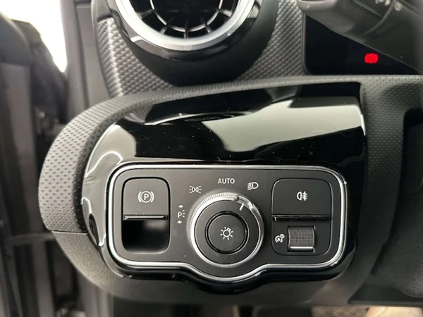 Mercedes-Benz CLA (2023) — foto 14 van 15