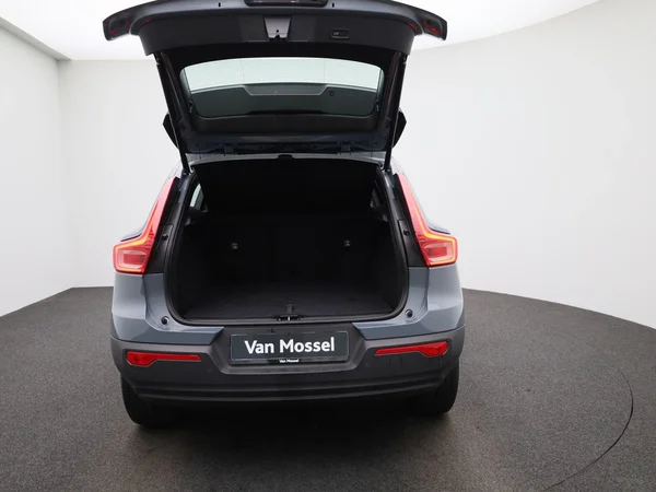 Volvo XC40 (2021) — foto 3 van 41