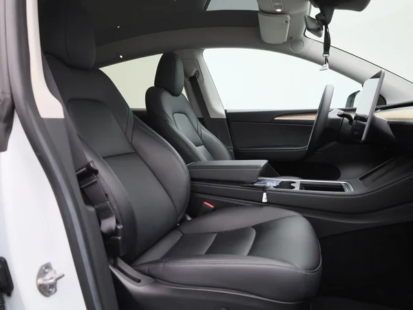 Tesla Model Y (2023) — foto 29 van 43