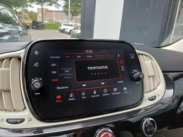 Fiat 500C (2022) — foto 18 van 18