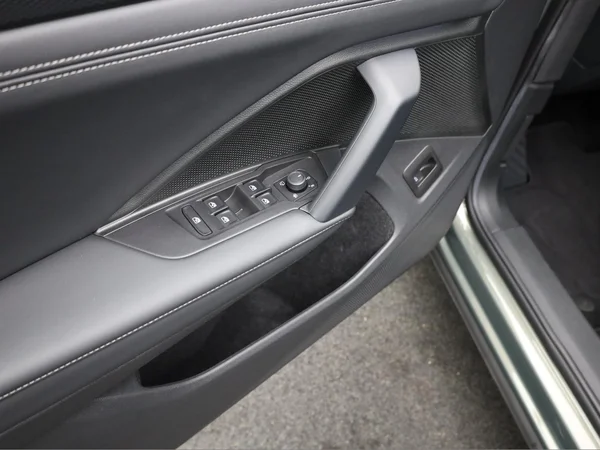 VOLKSWAGEN Tiguan (2024) — foto 4 van 20