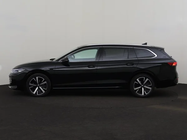 VOLKSWAGEN Passat SW (2025) — foto 12 van 19
