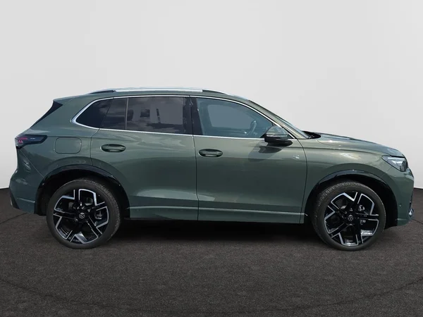 VOLKSWAGEN Tiguan eHybrid (PHEV) (2026) — foto 21 van 24