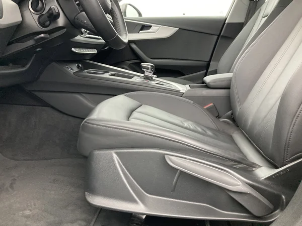 AUDI A4 (2022) — foto 25 van 36