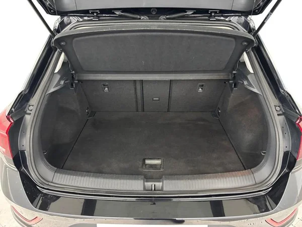 VOLKSWAGEN T-Roc (2022) — foto 9 van 17