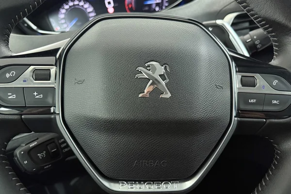 Peugeot 5008 (2021) — foto 2 van 30