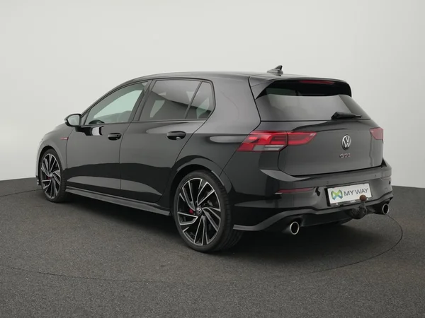 VOLKSWAGEN Golf VIII GTI (2021) — foto 26 van 31