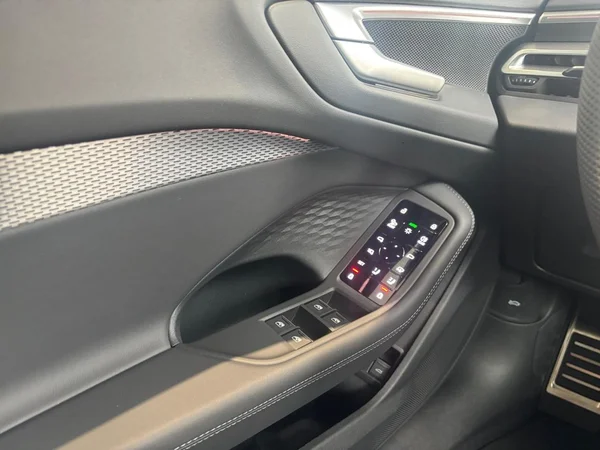 AUDI A5 Avant e-hybrid (PHEV) (2026) — foto 2 van 23