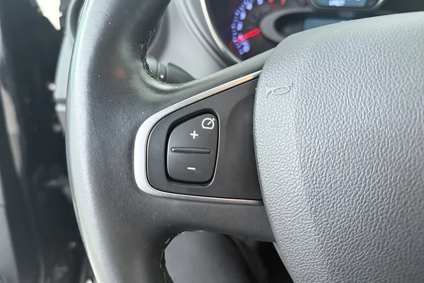 Renault Captur (2017) — foto 6 van 29