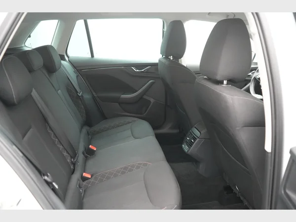 SKODA Kamiq (2024) — foto 18 van 26
