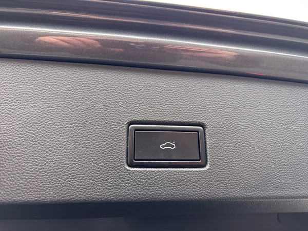 VOLKSWAGEN T-Roc (2018) — foto 13 van 22