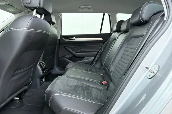 Volkswagen Passat SW (2023) — foto 18 van 19
