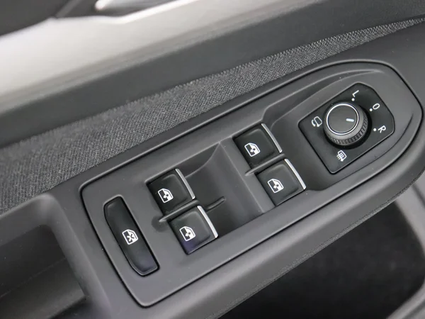VOLKSWAGEN Golf (2024) — foto 19 van 27