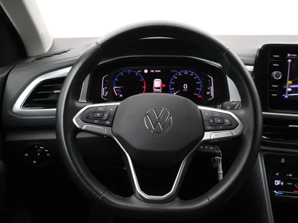Volkswagen T-Roc (2023) — foto 2 van 27