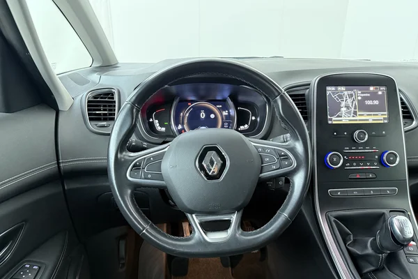 Renault Scenic (2021) — foto 2 van 14