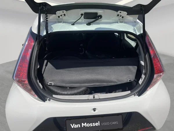 Toyota Aygo (2015) — foto 17 van 19