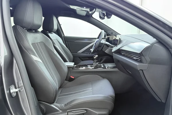 Opel Astra Sports Tourer (2025) — foto 14 van 16