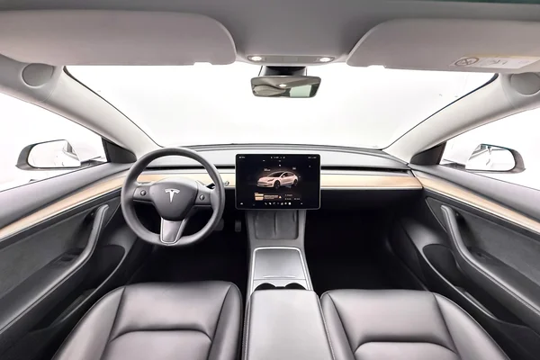 Tesla Model 3 (2023) — foto 29 van 44