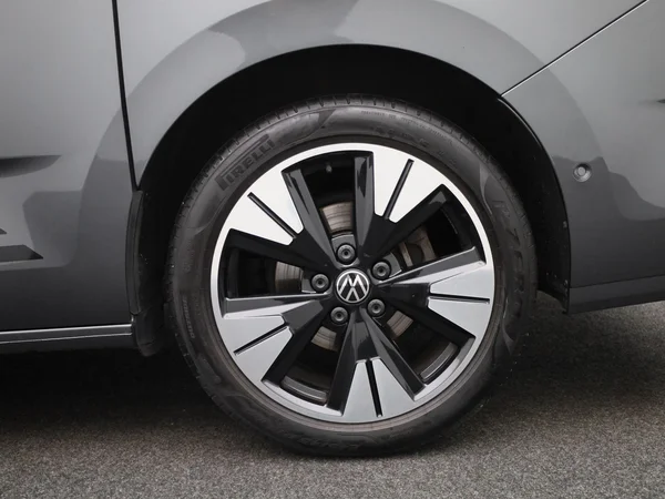 Volkswagen Multivan (2024) — foto 7 van 50