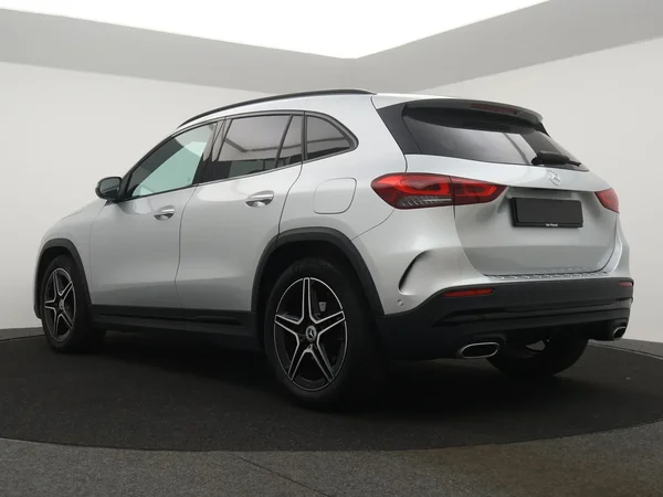 Mercedes-Benz GLA (2022) — foto 25 van 29