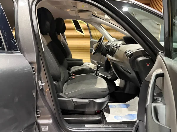 Citroen C4 (2019) — foto 10 van 27