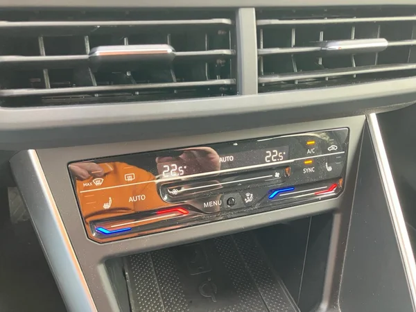 VOLKSWAGEN Polo (2024) — foto 15 van 26
