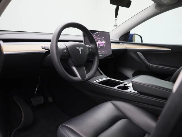 Tesla Model Y (2023) — foto 28 van 43