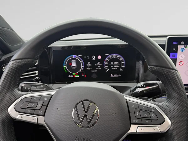 VOLKSWAGEN Tiguan eHybrid (PHEV) (2025) — foto 4 van 24