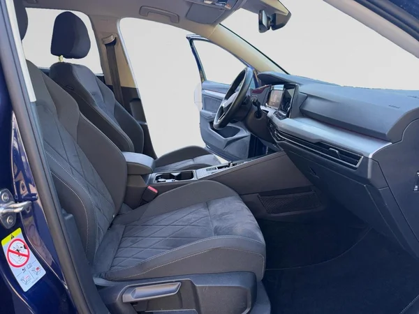 VOLKSWAGEN Golf VIII (2024) — foto 2 van 21
