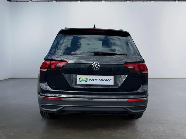 VOLKSWAGEN Tiguan (2022) — foto 28 van 32
