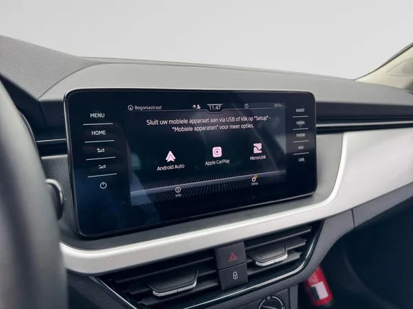 SKODA Kamiq (2023) — foto 8 van 19