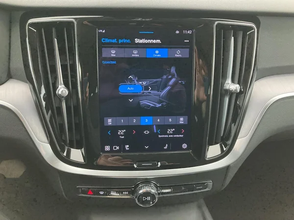 VOLVO V60 (2023) — foto 11 van 36