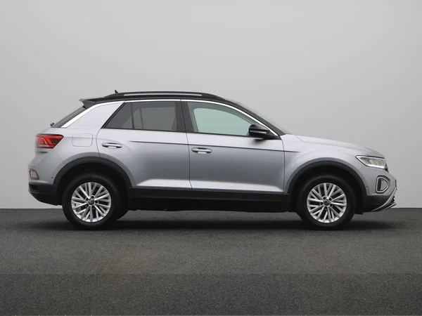 VOLKSWAGEN T-Roc (2022) — foto 17 van 19