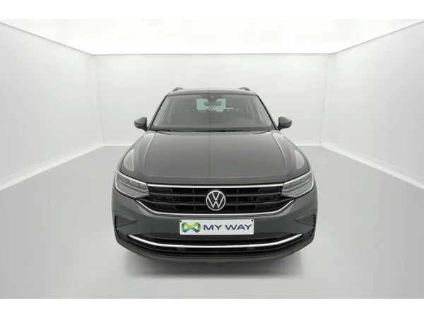 VOLKSWAGEN Tiguan (2022) — foto 12 van 36