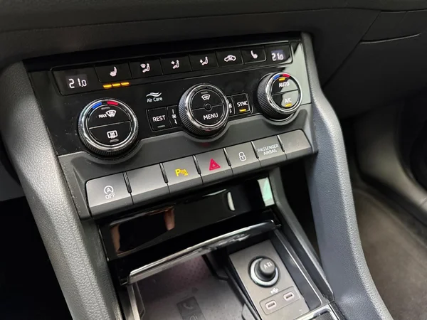 SKODA Kodiaq (2024) — foto 16 van 16