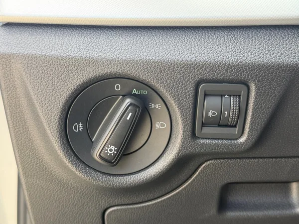 SKODA Kamiq (2023) — foto 2 van 22