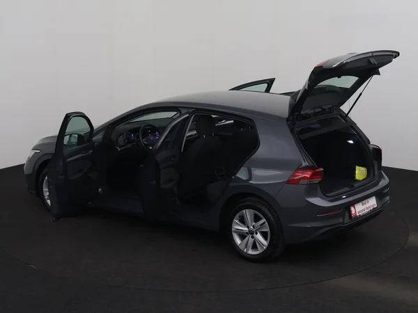 VOLKSWAGEN Golf (2023) — foto 27 van 28